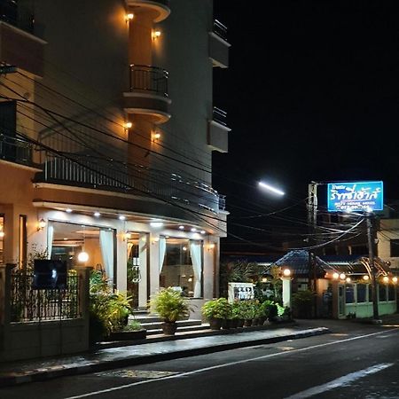 Ritzy House Hotel Chumphon Ngoại thất bức ảnh