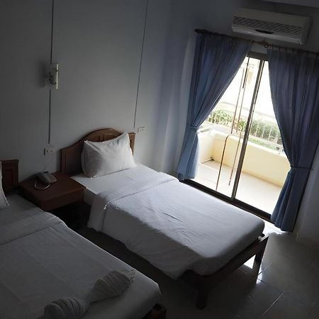 Ritzy House Hotel Chumphon Ngoại thất bức ảnh