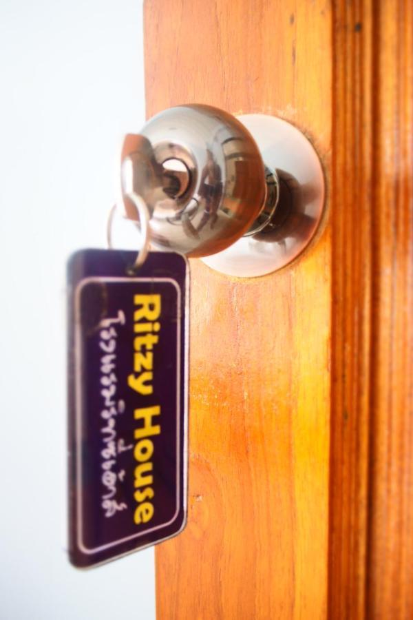 Ritzy House Hotel Chumphon Ngoại thất bức ảnh