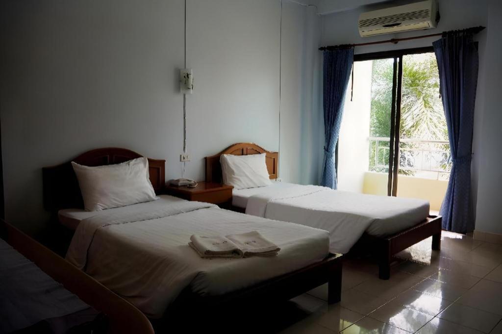 Ritzy House Hotel Chumphon Ngoại thất bức ảnh