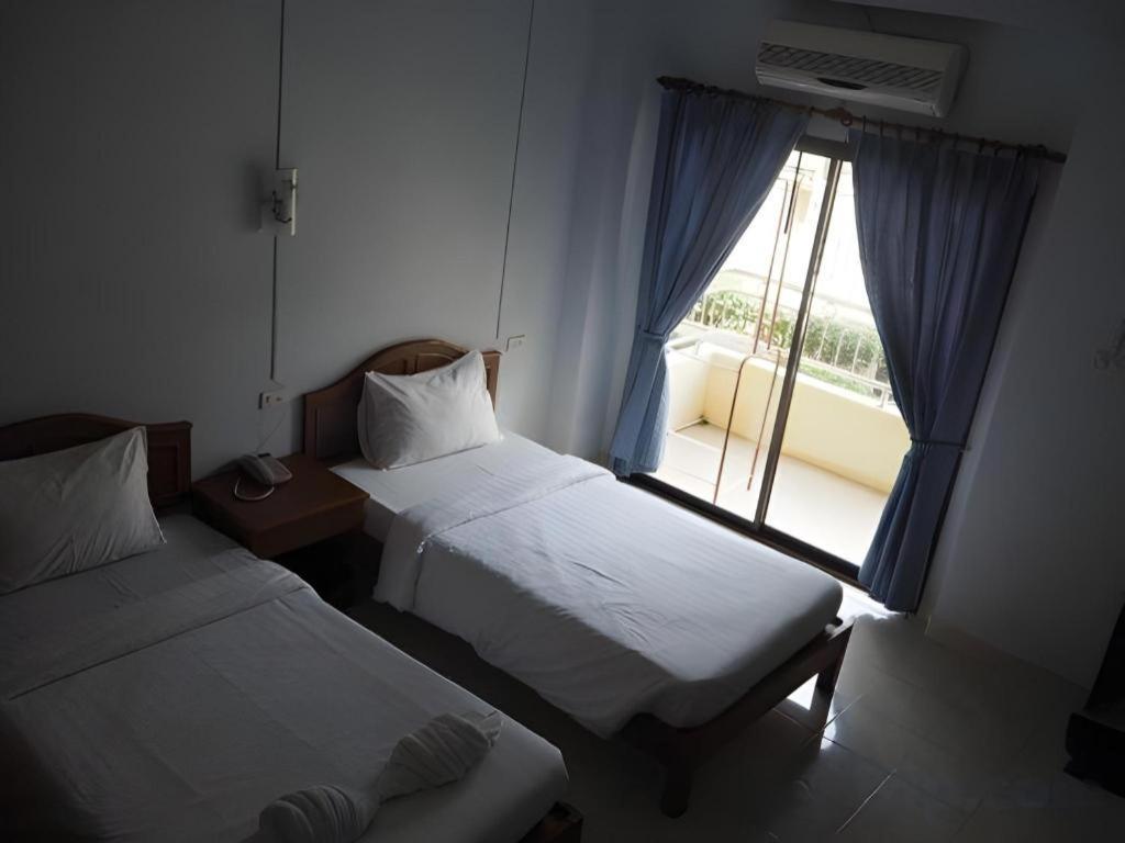 Ritzy House Hotel Chumphon Ngoại thất bức ảnh