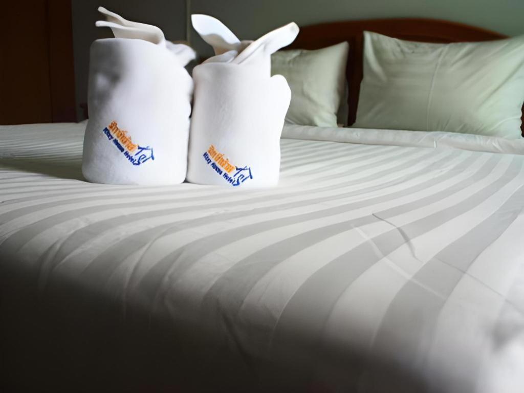 Ritzy House Hotel Chumphon Ngoại thất bức ảnh