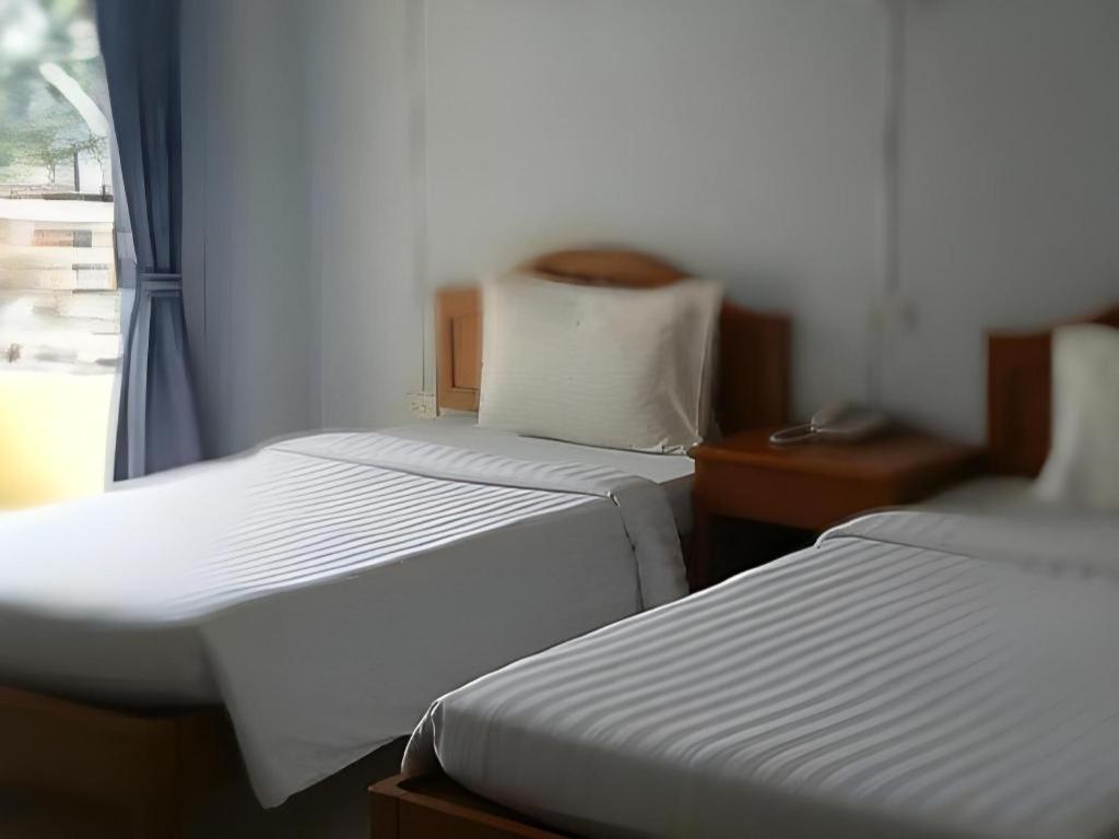 Ritzy House Hotel Chumphon Ngoại thất bức ảnh