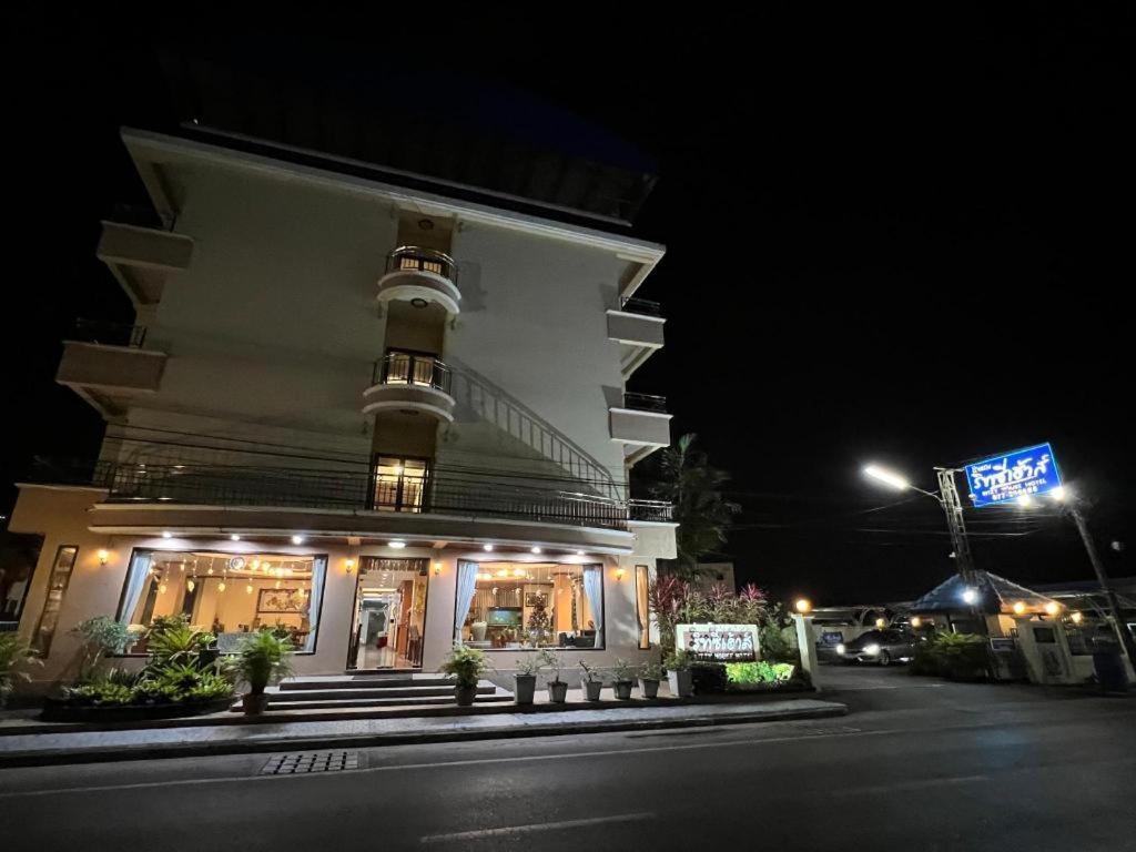 Ritzy House Hotel Chumphon Ngoại thất bức ảnh