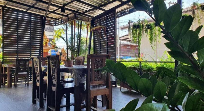 Ritzy House Hotel Chumphon Ngoại thất bức ảnh