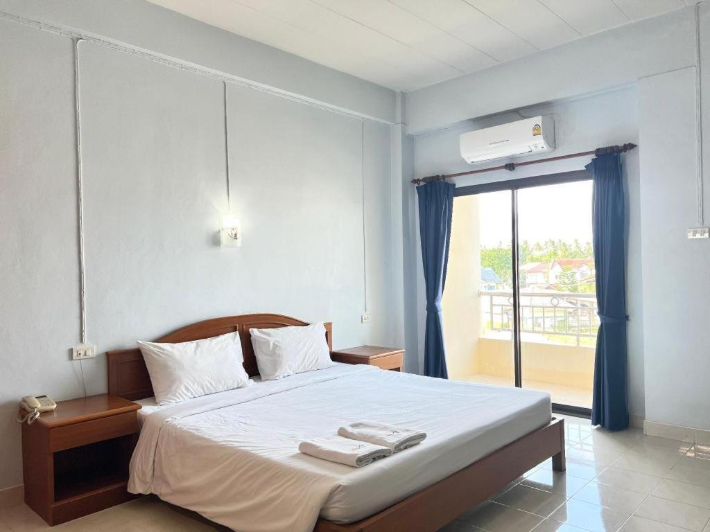 Ritzy House Hotel Chumphon Ngoại thất bức ảnh