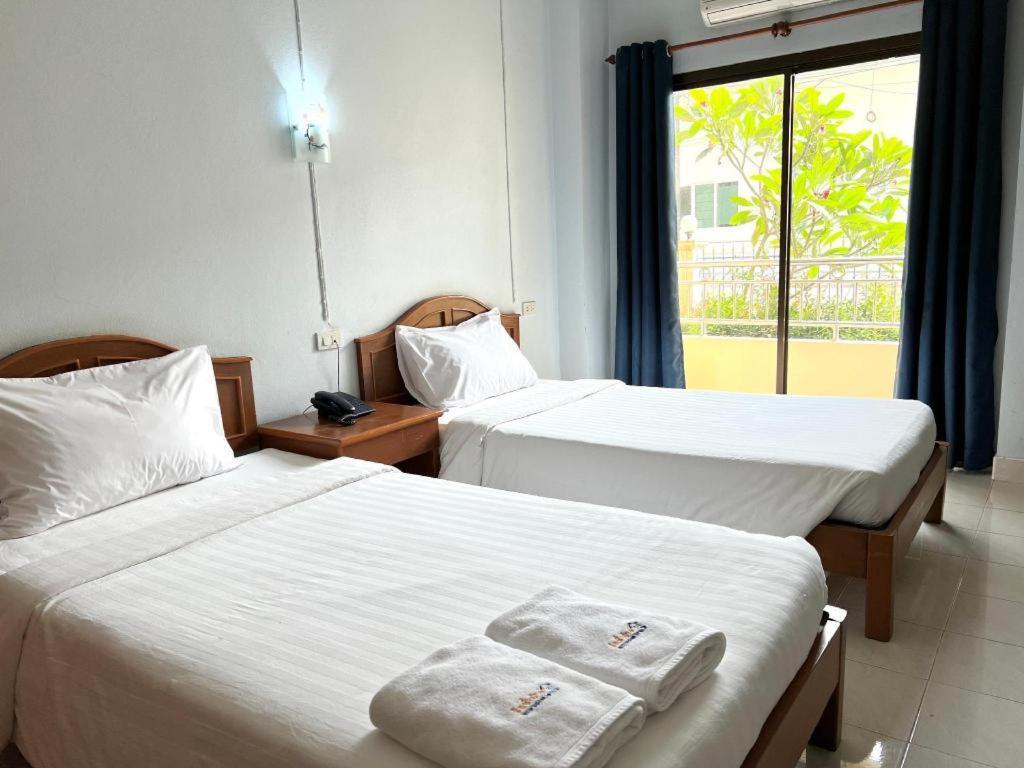 Ritzy House Hotel Chumphon Ngoại thất bức ảnh