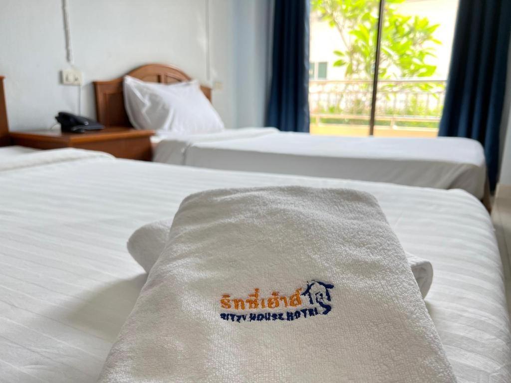 Ritzy House Hotel Chumphon Ngoại thất bức ảnh