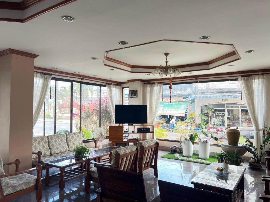 Ritzy House Hotel Chumphon Ngoại thất bức ảnh